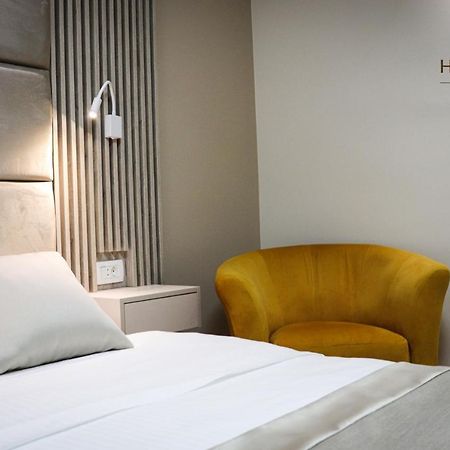 Hotel Holiday Podgorica Exterior photo