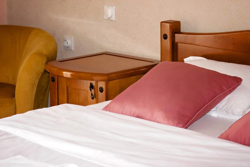 Hotel Holiday Podgorica Exterior photo